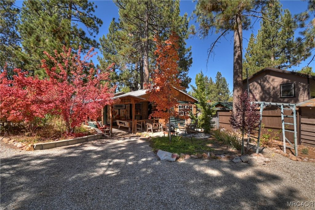 Photo of 40256 Dream Street, Big Bear Lake, CA 92315 (MLS # 32502442)