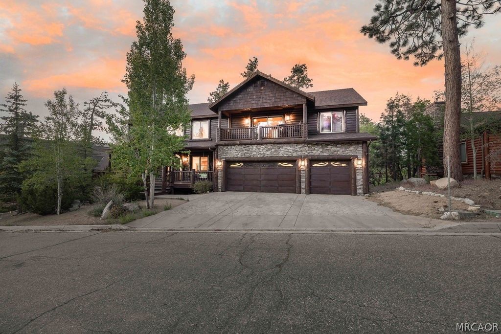 Photo of 42348 Eagle Ridge, Big Bear Lake, CA 92315 (MLS # 32601298)