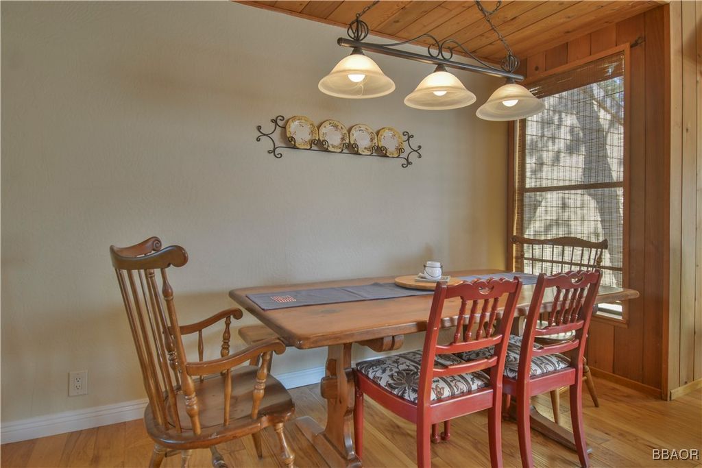 Photo of 27657 Peninsula #106 Drive, Lake Arrowhead, CA 92352 (MLS # 32502139)