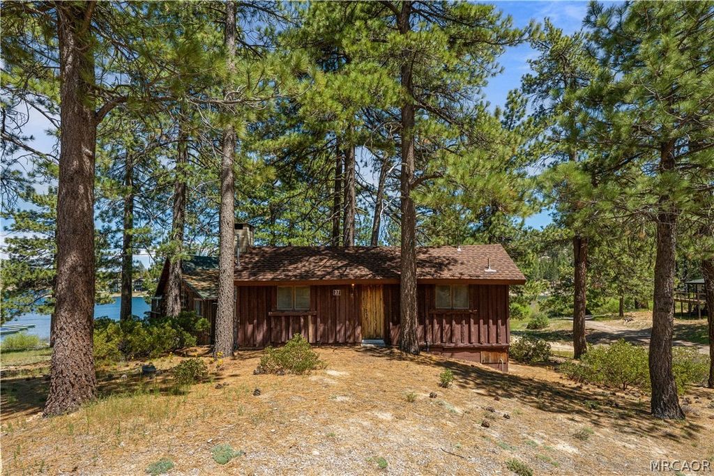 Photo of 37 Keystone Point Road, Big Bear Lake, CA 92315 (MLS # 32601015)