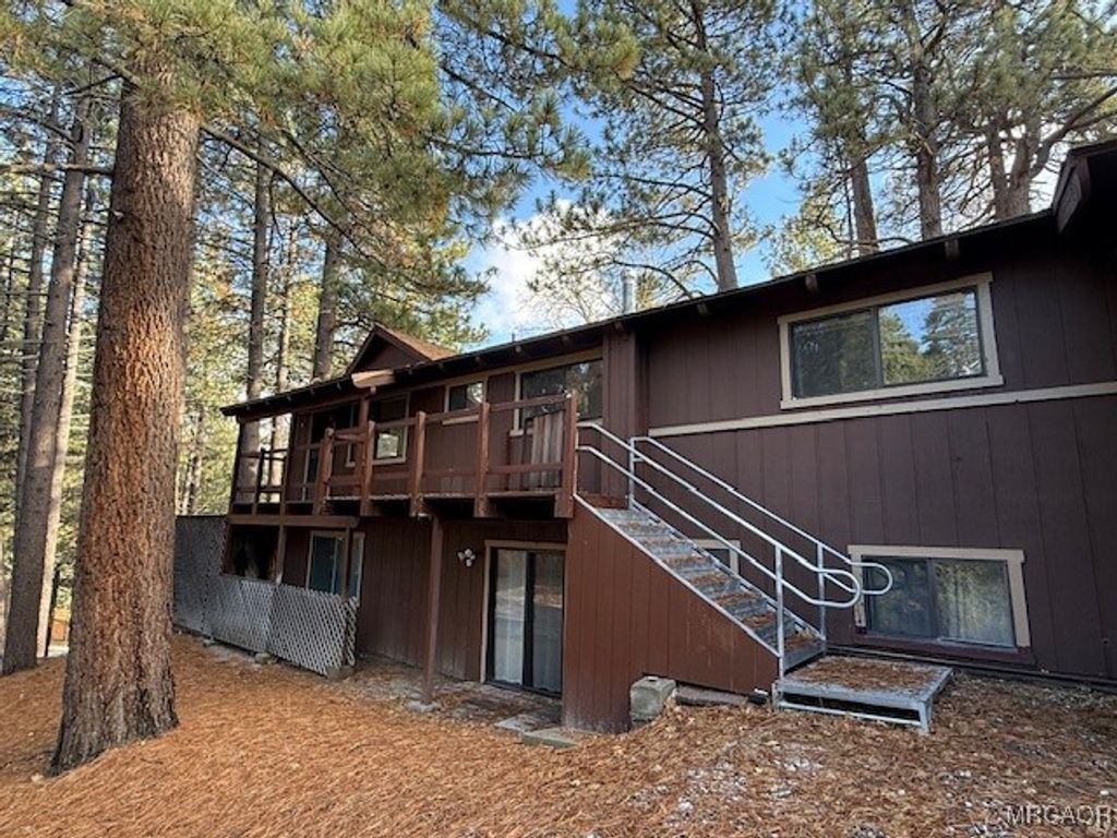 Photo of 615 Ash Drive, Green Valley Lake, CA 92341 (MLS # 32600051)