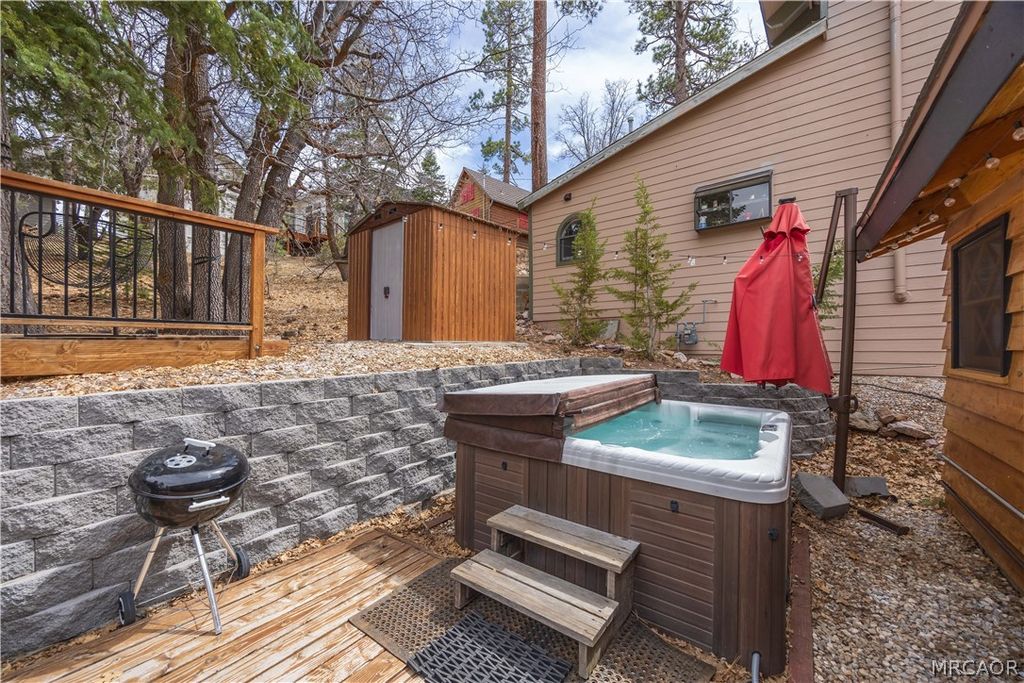 Photo of 855 Highland Lane, Big Bear Lake, CA 92315 (MLS # 32600654)