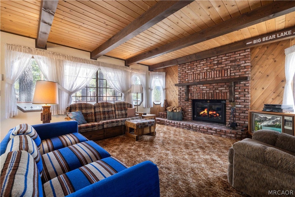 Photo of 382 Canvas Back Road, Big Bear Lake, CA 92315 (MLS # 32601633)