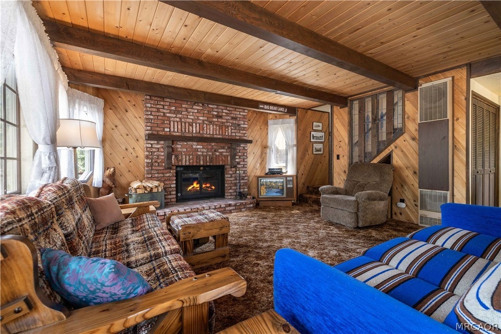 Photo of 382 Canvas Back Road, Big Bear Lake, CA 92315 (MLS # 32601633)