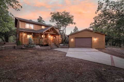 Photo of 190 Yosemite Drive, Big Bear City, CA 92314 (MLS # 32501978)