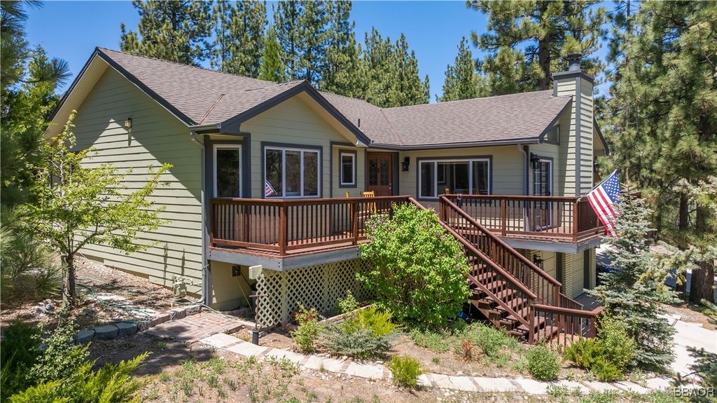 Photo of 919 S Waldstrasse Way, Big Bear Lake, CA 92315 (MLS # 32501249)