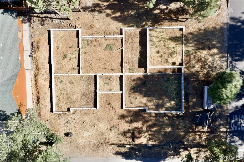 Photo of 211 Wabash Lane, Sugarloaf, CA 92386 (MLS # 32602134)