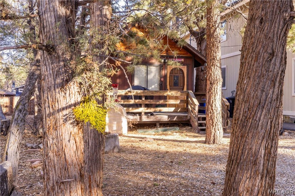 Photo of 741 Kern Avenue, Sugarloaf, CA 92386 (MLS # 32600397)