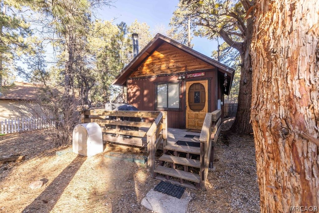 Photo of 741 Kern Avenue, Sugarloaf, CA 92386 (MLS # 32600397)