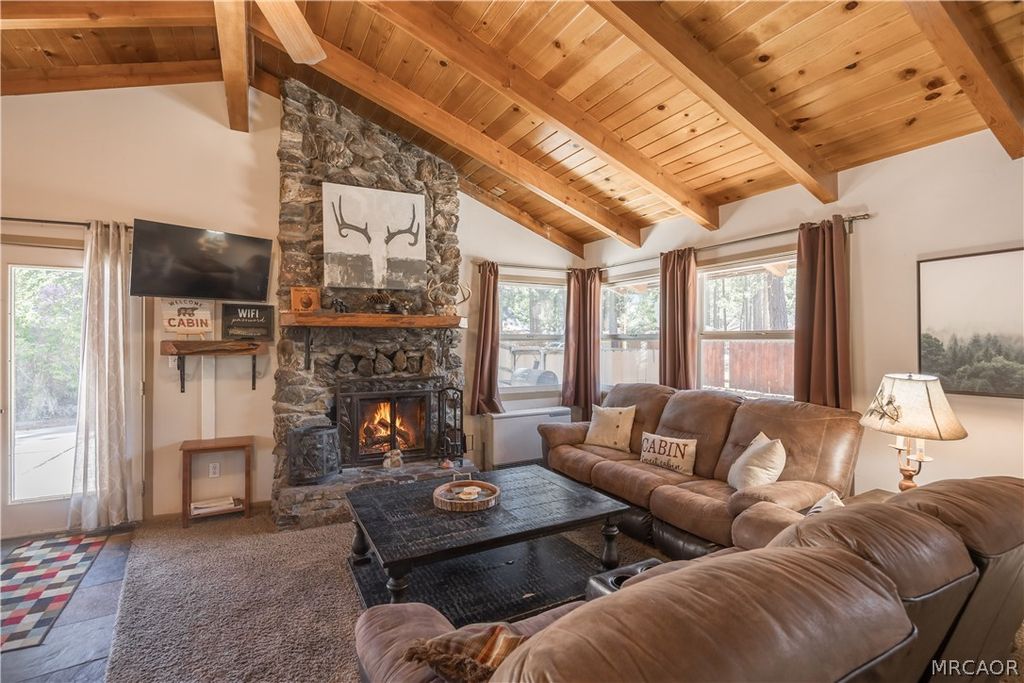 Photo of 696 Lupin Lane, Big Bear Lake, CA 92315 (MLS # 32600832)