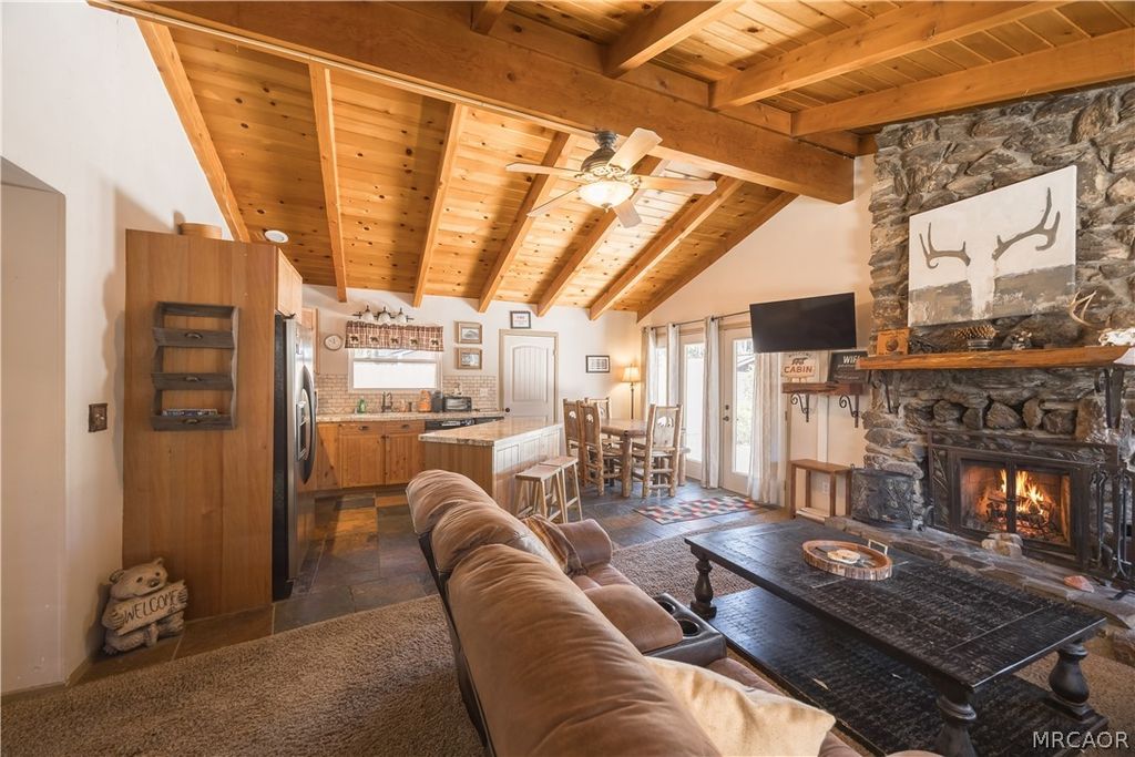 Photo of 696 Lupin Lane, Big Bear Lake, CA 92315 (MLS # 32600832)