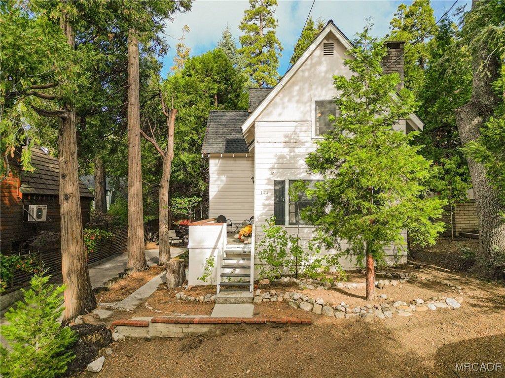 Photo of 144 Marshall Road, Lake Arrowhead, CA 92352 (MLS # 32502343)