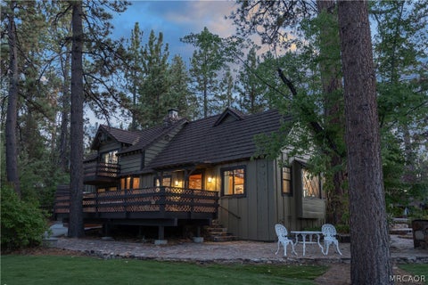 Photo of 40153 Lakeview Drive, Big Bear Lake, CA 92315 (MLS # 32601835)