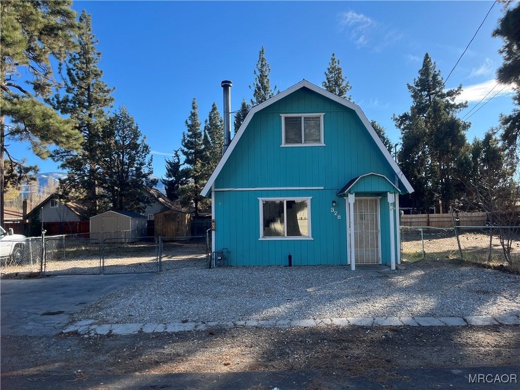 Photo of 328 E Tiger Lily Drive, Big Bear City, CA 92314 (MLS # 32600084)