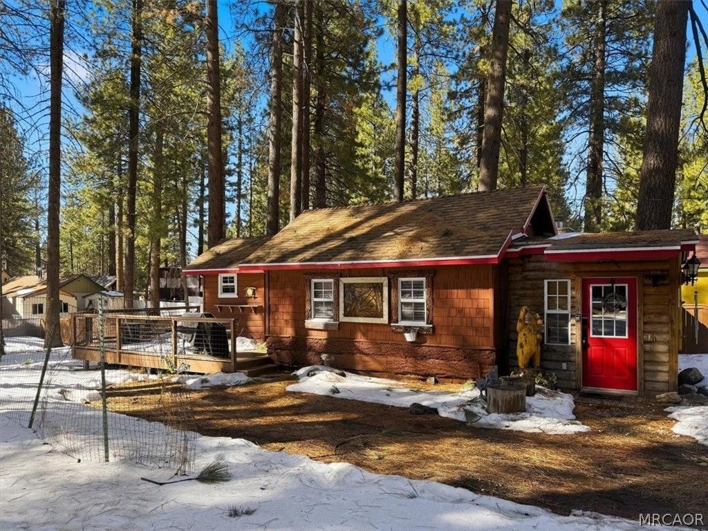 Photo of 450 Georgia Street, Big Bear Lake, CA 92315 (MLS # 32600354)