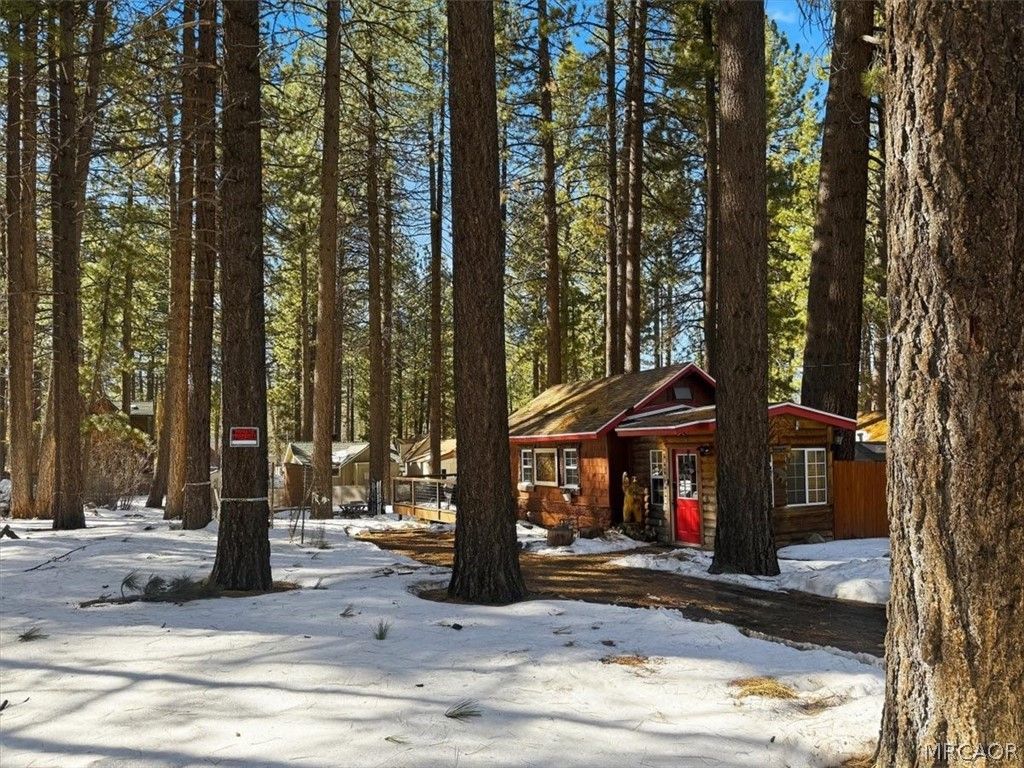 Photo of 450 Georgia Street, Big Bear Lake, CA 92315 (MLS # 32600354)