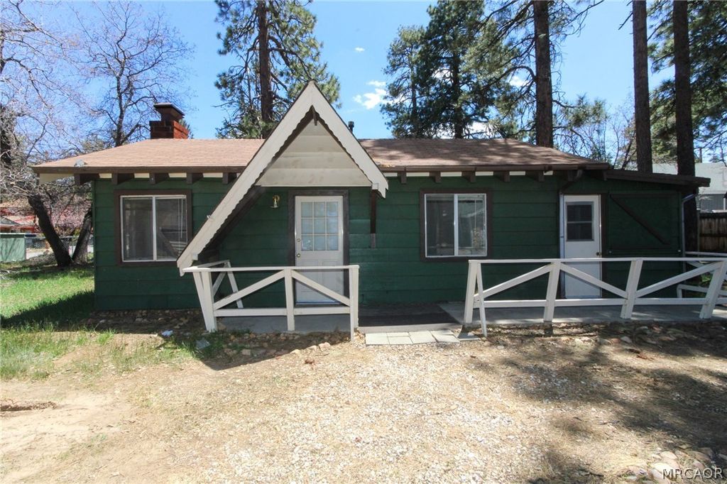 Photo of 512 Barton Lane N, Sugarloaf, CA 92386 (MLS # 32601756)
