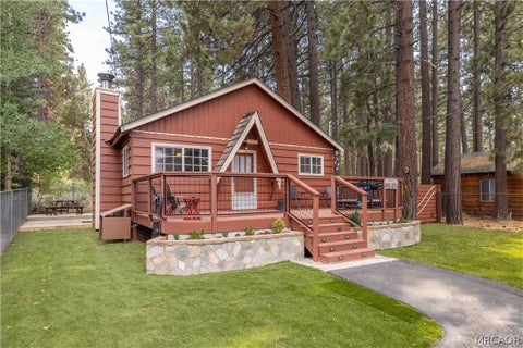 Photo of 42855 Willow Avenue, Big Bear Lake, CA 92315 (MLS # 32601723)