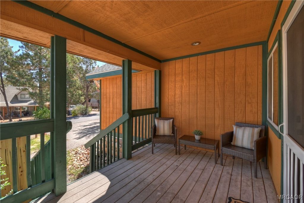 Photo of 142 Leonard Lane, Sugarloaf, CA 92386 (MLS # 32502386)
