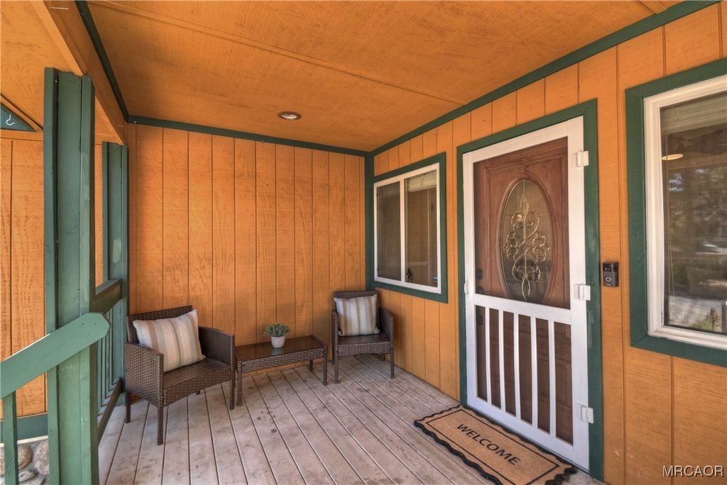 Photo of 142 Leonard Lane, Sugarloaf, CA 92386 (MLS # 32502386)