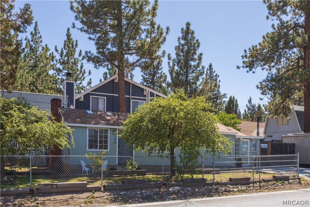 Photo of 108 Cedar Lane, Sugarloaf, CA 92386 (MLS # 32602156)