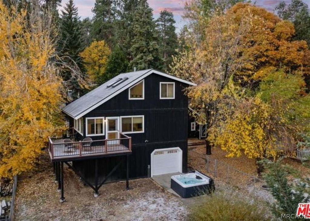 Photo of 993 Cameron Drive, Big Bear Lake, CA 92315 (MLS # 32601744)