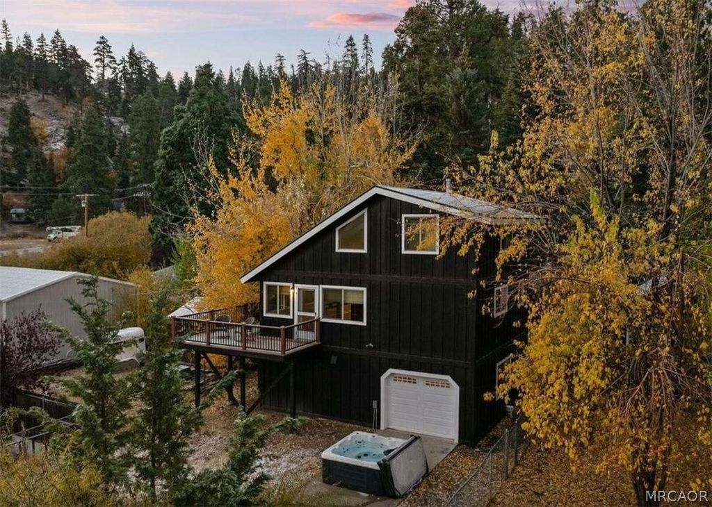 Photo of 993 Cameron Drive, Big Bear Lake, CA 92315 (MLS # 32601744)