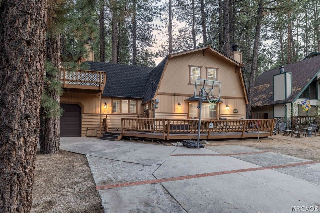 Photo of 41941 Evergreen Drive, Big Bear Lake, CA 92315 (MLS # 32600689)