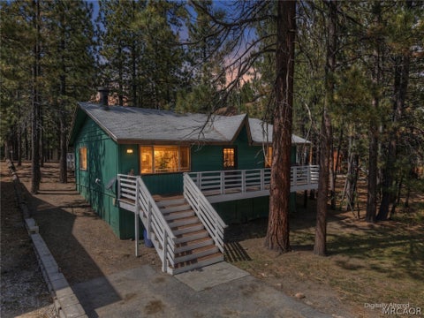 Photo of 448 Quail Drive, Big Bear Lake, CA 92315 (MLS # 32602251)