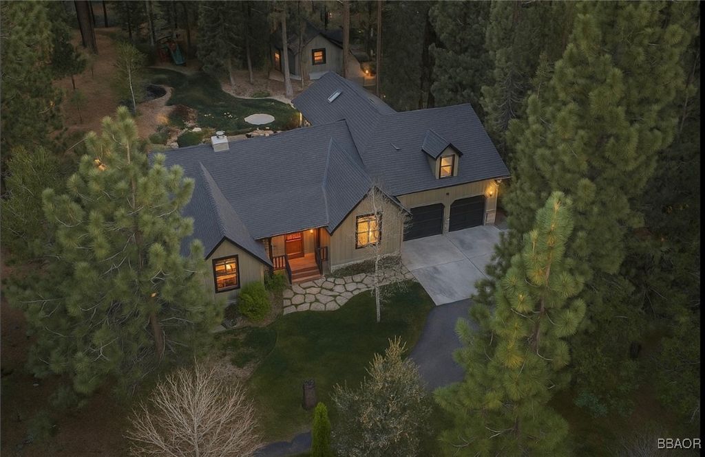 Photo of 1138 Johnny Way, Big Bear Lake, CA 92315 (MLS # 32501309)