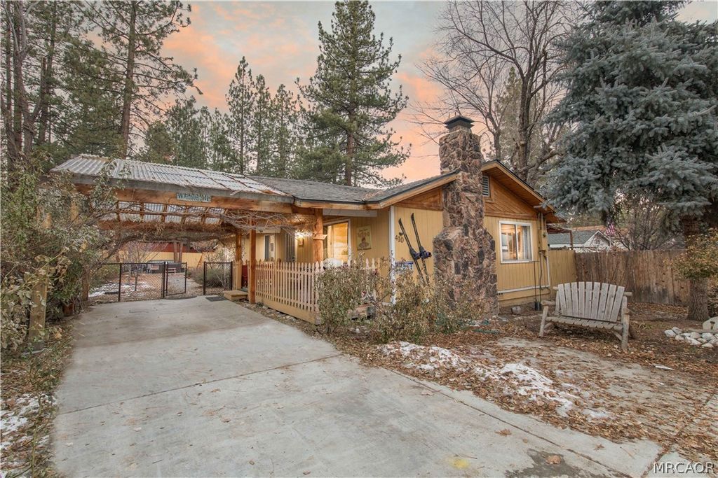 Photo of 410 Oriole Drive, Big Bear Lake, CA 92315 (MLS # 32600691)