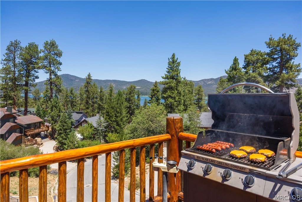 Photo of 842 Paine Road, Big Bear Lake, CA 92315 (MLS # 32601376)