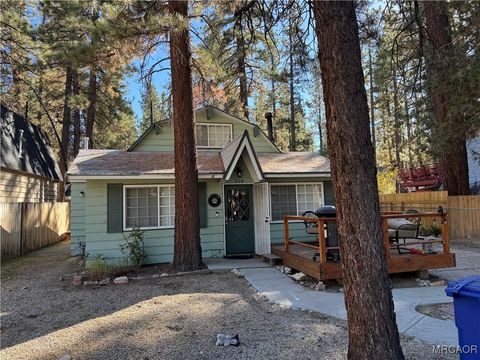 Photo of 804 Robinhood Boulevard, Big Bear City, CA 92314 (MLS # 32502584) Photo of 804 Robinhood Boulevard, Big Bear City, CA 92314 (MLS # 32502584)