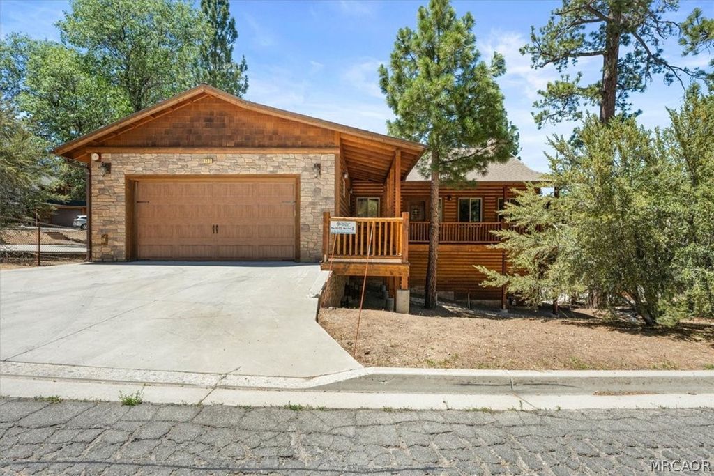 Photo of 132 Stony Creek Road, Big Bear Lake, CA 92315 (MLS # 32601576)