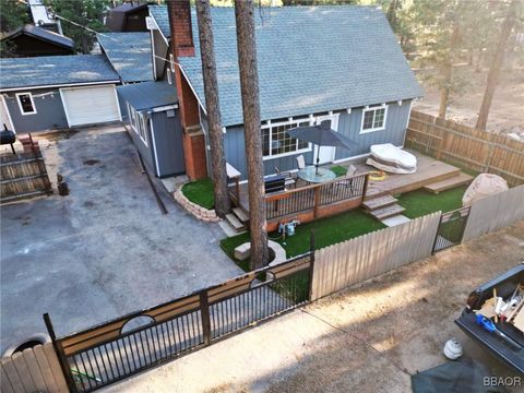 Photo of 2050 9th Lane Ln, Big Bear City, CA 92315 (MLS # 32501313)