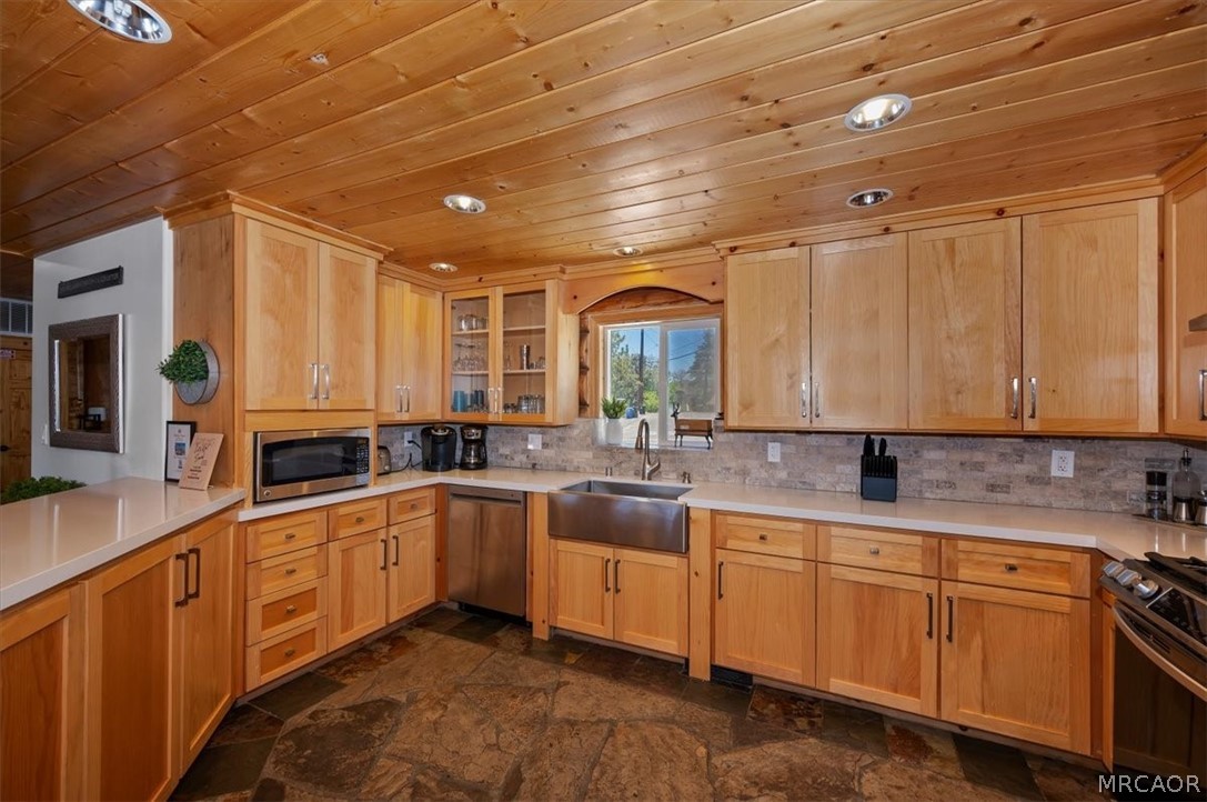 Big Bear Lake, California, 92315, United States, 7 Bedrooms Bedrooms, ,6 BathroomsBathrooms,Residential,Active,2052121