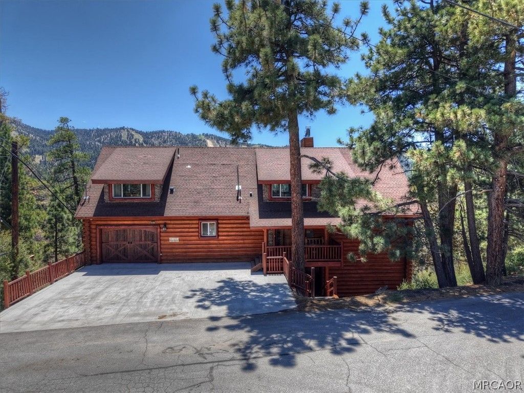 Photo of 43510 Sheephorn Road, Big Bear Lake, CA 92315 (MLS # 32601105)