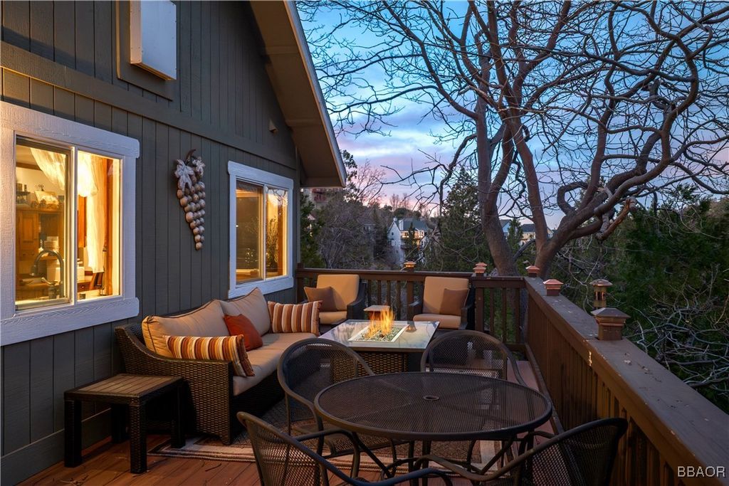 Photo of 813 Brentwood Drive, Lake Arrowhead, CA 92352 (MLS # 32501675)