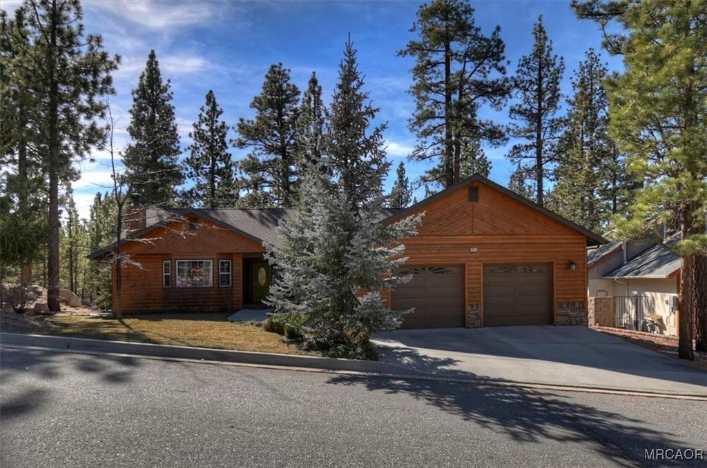 Photo of 42243 Castle Crag Road, Big Bear Lake, CA 92315 (MLS # 32600121)