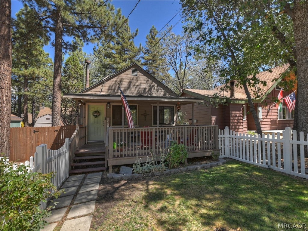 Photo of 327 Wabash Lane, Sugarloaf, CA 92386 (MLS # 32602075)