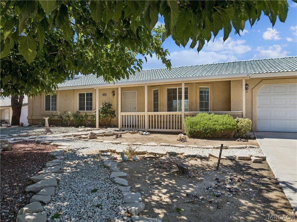 Photo of 19065 Sheffield Street, Lake Arrowhead, CA 92345 (MLS # 32601705)