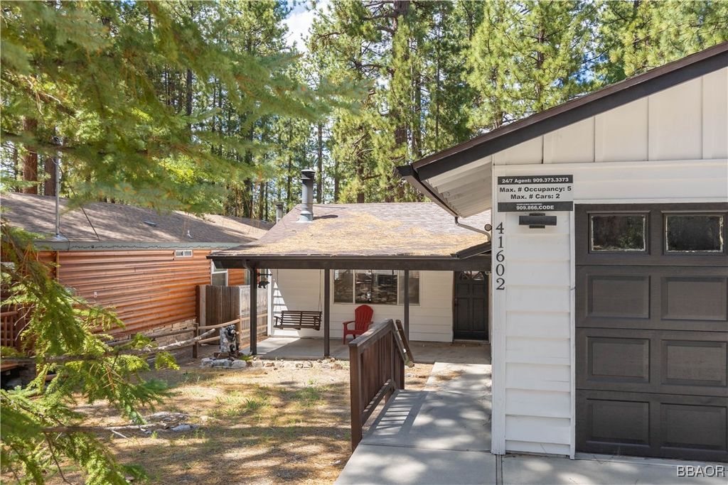 Photo of 41602 Mcwhinney Lane, Big Bear Lake, CA 92315 (MLS # 32502044)