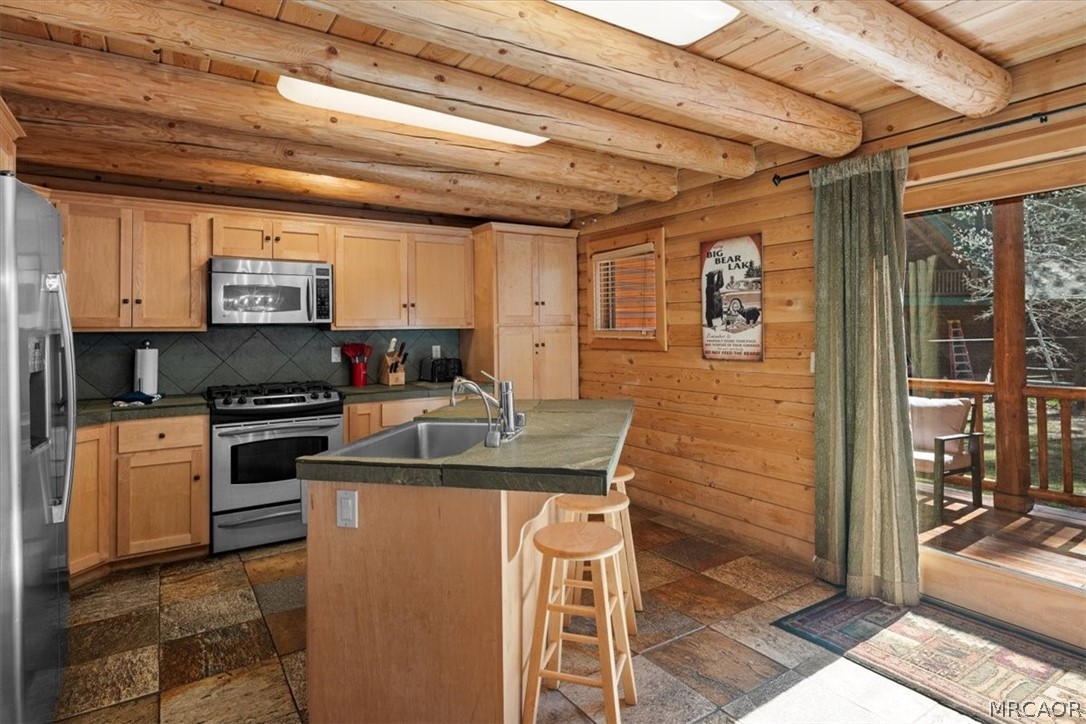Big Bear Lake, California, 92315, United States, 6 Bedrooms Bedrooms, ,4 BathroomsBathrooms,Residential,Active,2033998