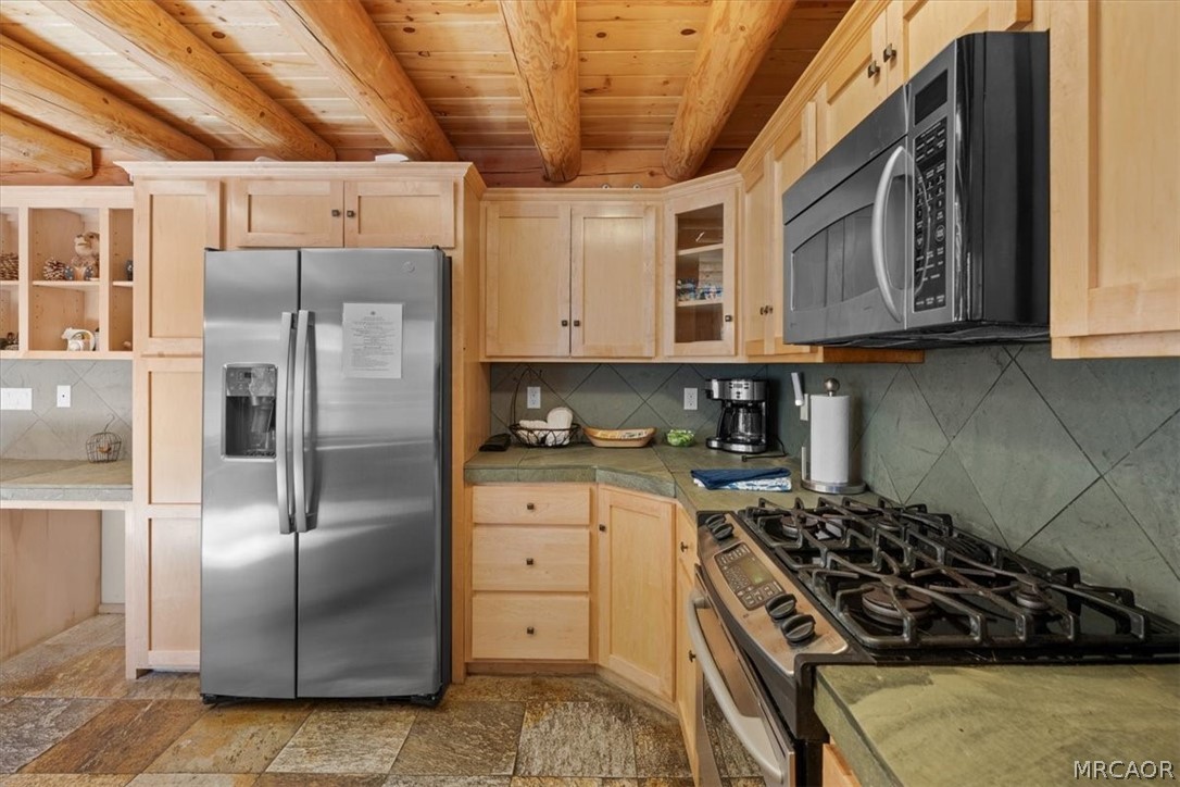 Big Bear Lake, California, 92315, United States, 6 Bedrooms Bedrooms, ,4 BathroomsBathrooms,Residential,Active,2033998