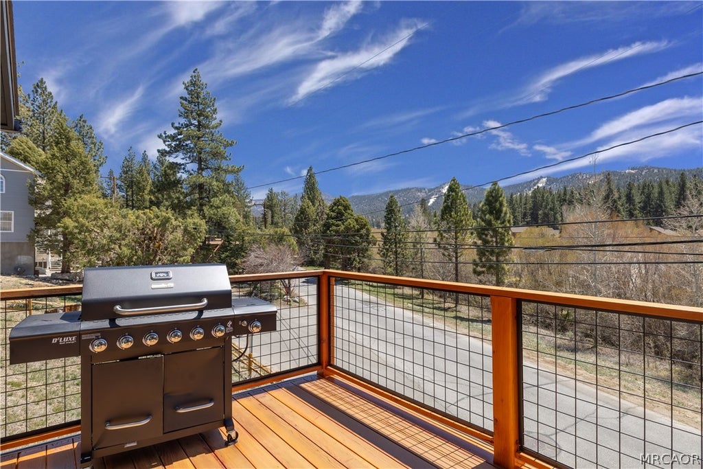 Photo of 42742 Sonoma, Big Bear Lake, CA 92315 (MLS # 32601414)
