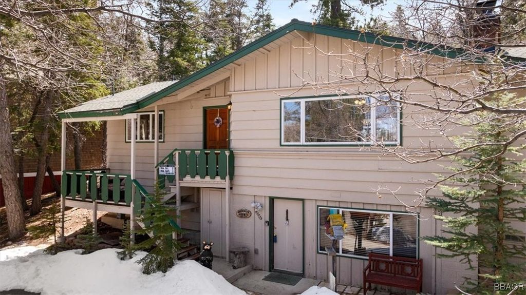 Photo of 43535 Shasta Place, Big Bear Lake, CA 92315 (MLS # 32500723)