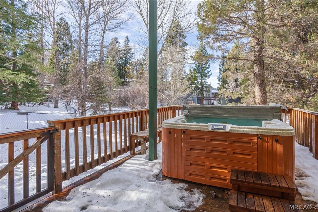 Photo of 43472 Primrose Drive, Big Bear Lake, CA 92315 (MLS # 32600404)