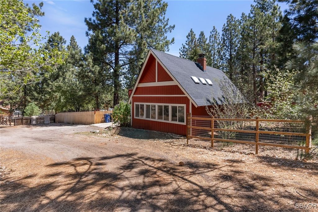 Photo of 2157 Mariposa Lane, Big Bear City, CA 92314 (MLS # 32501243)