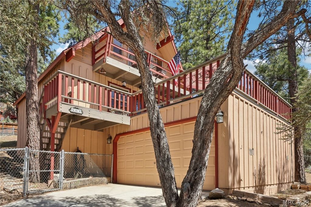 Photo of 805 Antelope Mountain Drive, Big Bear City, CA 92314 (MLS # 32600656)