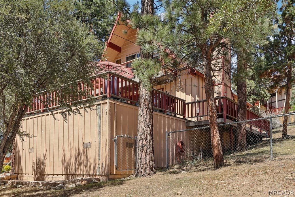 Photo of 805 Antelope Mountain Drive, Big Bear City, CA 92314 (MLS # 32600656)